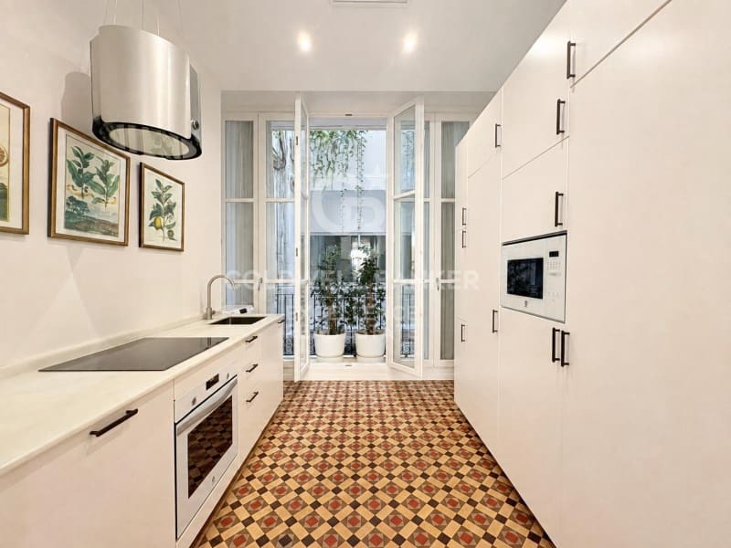 3 bedroom Flat for rent in Valencia city - € 5,000 (Ref: 9912808)