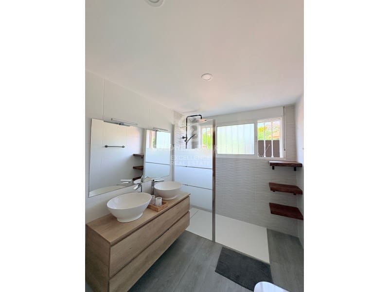 5 Zimmer Villa zu verkaufen in Chiva mit Pool Garage - 850.000 € (Ref: 9929067)