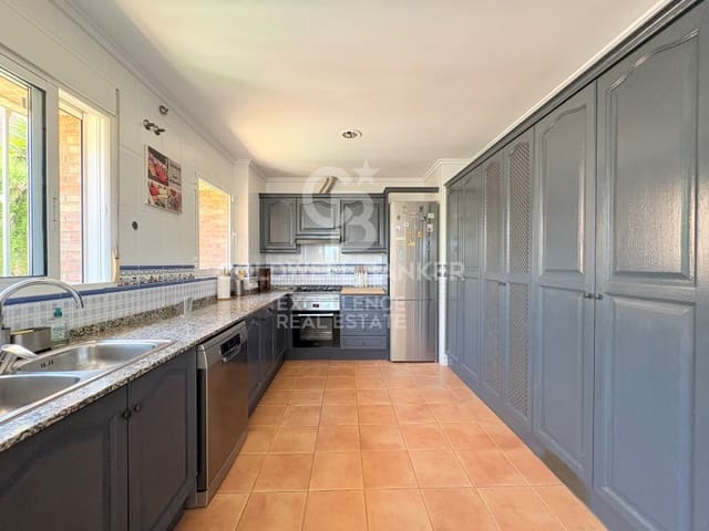5 Zimmer Villa zu verkaufen in Chiva mit Pool Garage - 850.000 € (Ref: 9929067)