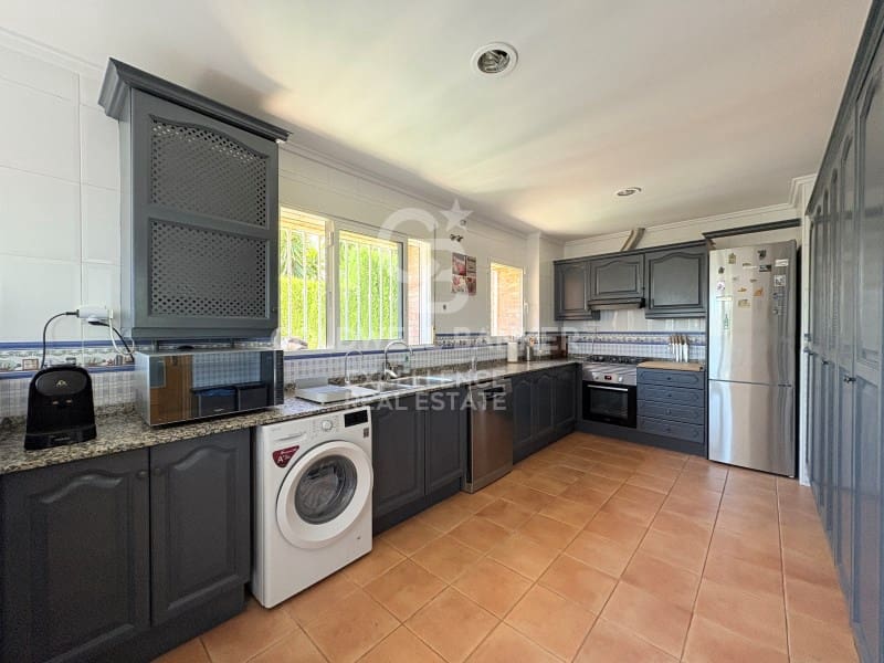 5 Zimmer Villa zu verkaufen in Chiva mit Pool Garage - 850.000 € (Ref: 9929067)