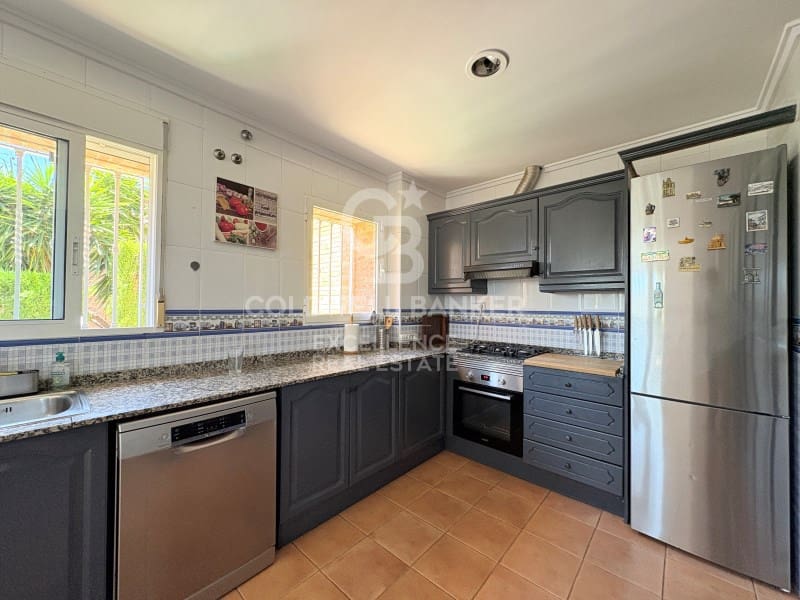 5 Zimmer Villa zu verkaufen in Chiva mit Pool Garage - 850.000 € (Ref: 9929067)