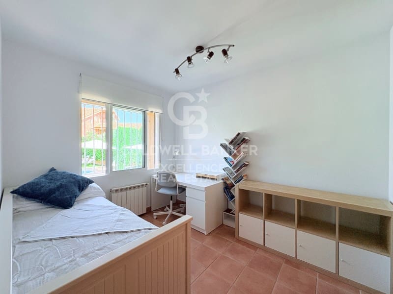 5 Zimmer Villa zu verkaufen in Chiva mit Pool Garage - 850.000 € (Ref: 9929067)
