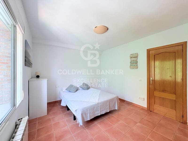 5 Zimmer Villa zu verkaufen in Chiva mit Pool Garage - 850.000 € (Ref: 9929067)