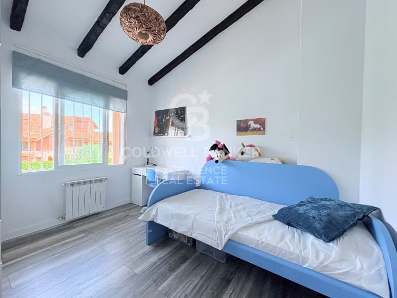 5 Zimmer Villa zu verkaufen in Chiva mit Pool Garage - 850.000 € (Ref: 9929067)