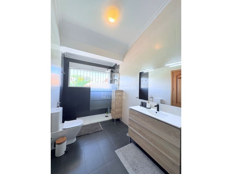5 Zimmer Villa zu verkaufen in Chiva mit Pool Garage - 850.000 € (Ref: 9929067)