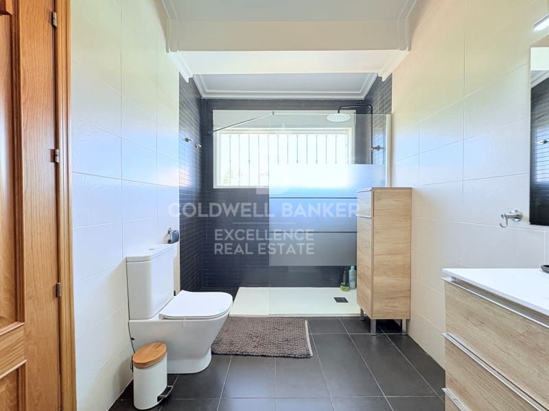 5 Zimmer Villa zu verkaufen in Chiva mit Pool Garage - 850.000 € (Ref: 9929067)