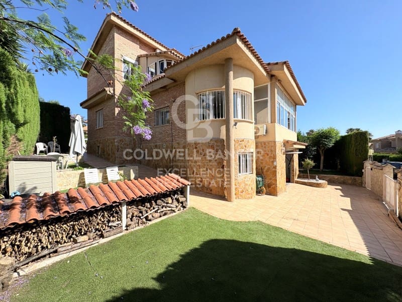 5 Zimmer Villa zu verkaufen in Chiva mit Pool Garage - 850.000 € (Ref: 9929067)