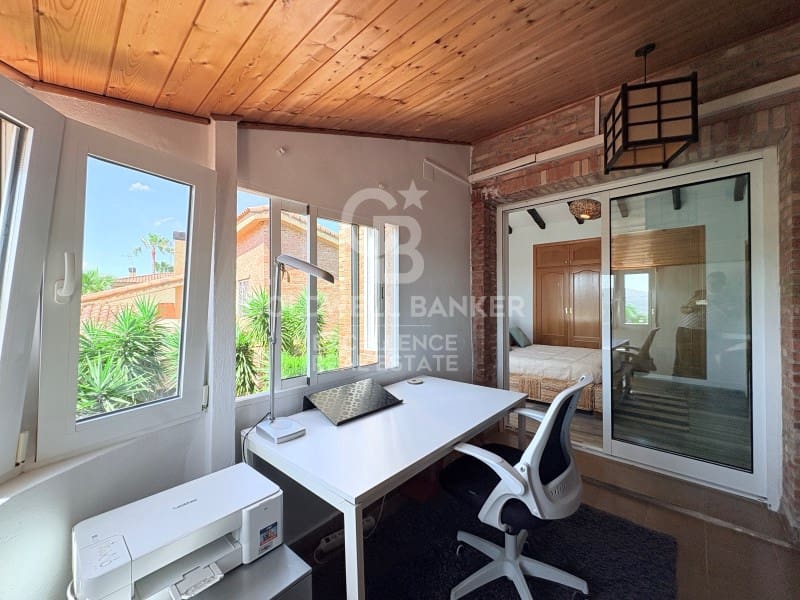5 Zimmer Villa zu verkaufen in Chiva mit Pool Garage - 850.000 € (Ref: 9929067)