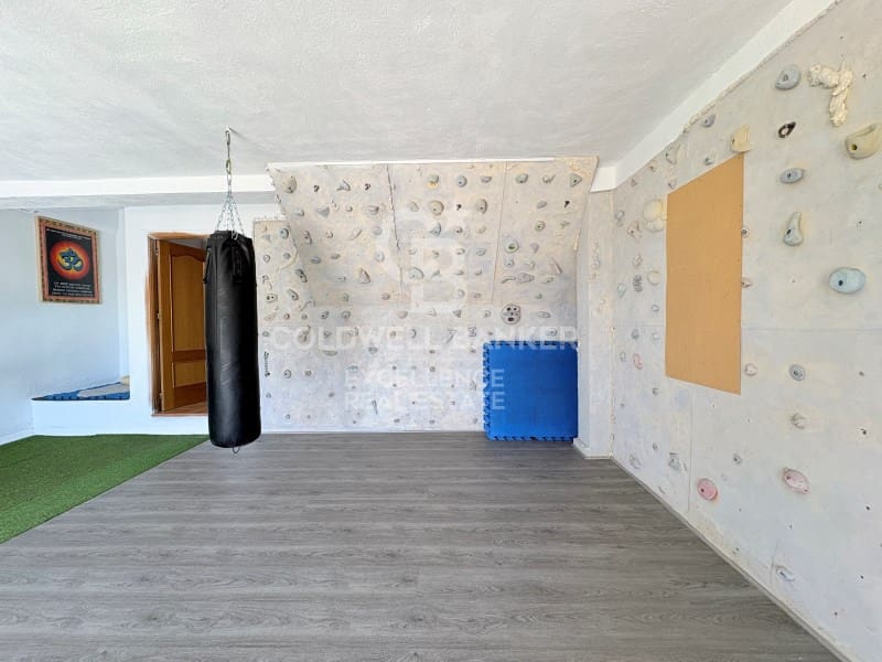 5 Zimmer Villa zu verkaufen in Chiva mit Pool Garage - 850.000 € (Ref: 9929067)