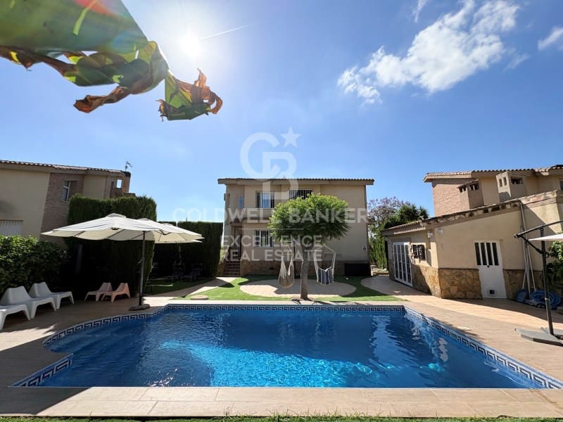 5 Zimmer Villa zu verkaufen in Chiva mit Pool Garage - 850.000 € (Ref: 9929067)