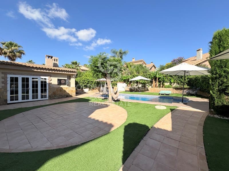 5 Zimmer Villa zu verkaufen in Chiva mit Pool Garage - 850.000 € (Ref: 9929067)