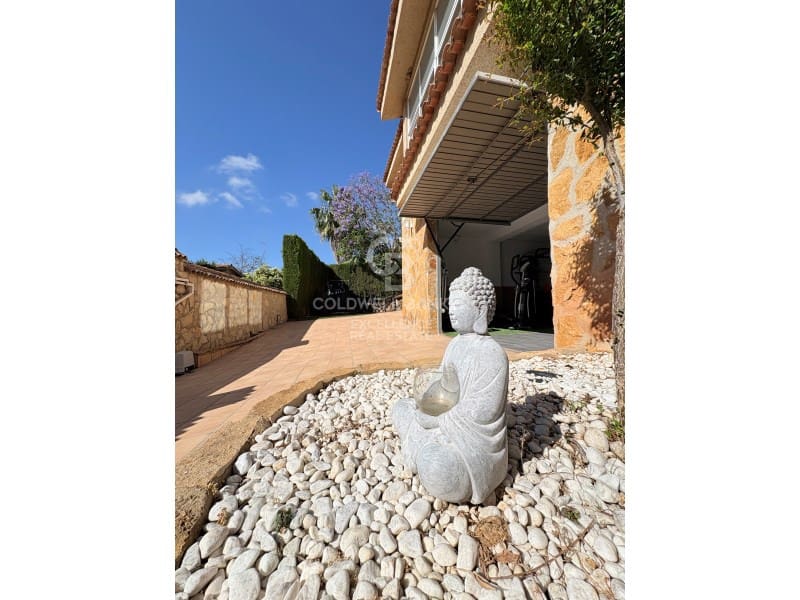 5 Zimmer Villa zu verkaufen in Chiva mit Pool Garage - 850.000 € (Ref: 9929067)