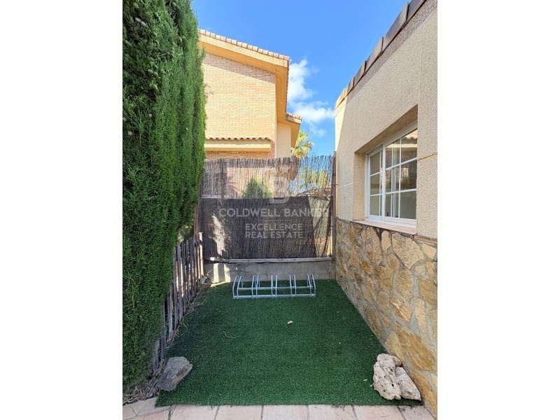 5 Zimmer Villa zu verkaufen in Chiva mit Pool Garage - 850.000 € (Ref: 9929067)