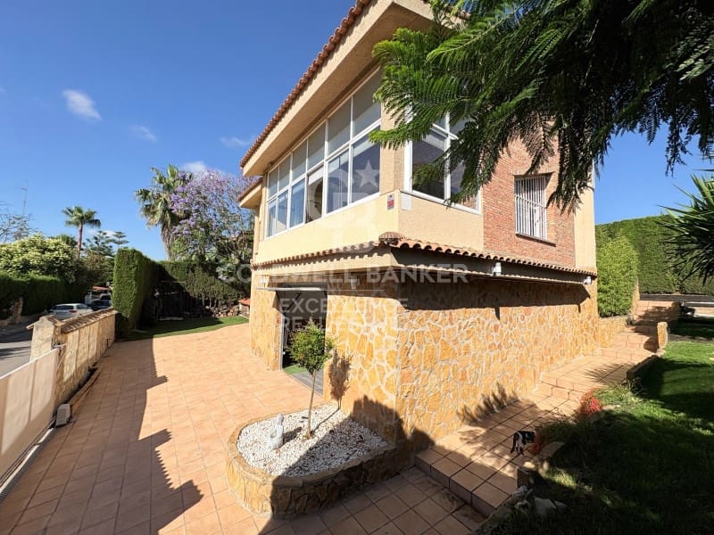 5 Zimmer Villa zu verkaufen in Chiva mit Pool Garage - 850.000 € (Ref: 9929067)