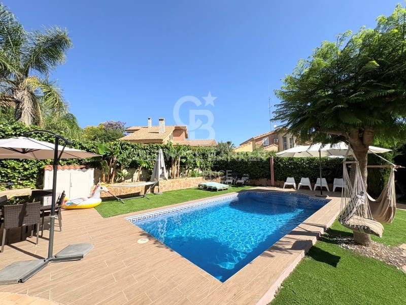 5 Zimmer Villa zu verkaufen in Chiva mit Pool Garage - 850.000 € (Ref: 9929067)