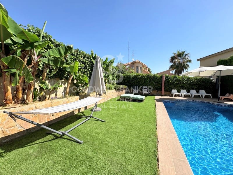 5 Zimmer Villa zu verkaufen in Chiva mit Pool Garage - 850.000 € (Ref: 9929067)