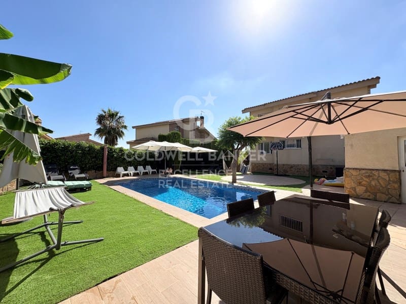 5 Zimmer Villa zu verkaufen in Chiva mit Pool Garage - 850.000 € (Ref: 9929067)
