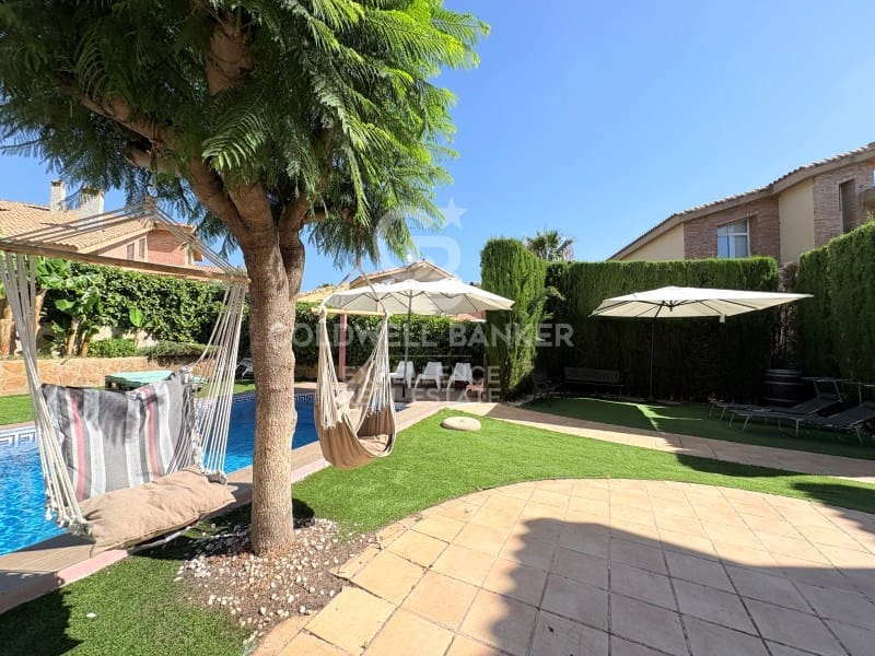 5 Zimmer Villa zu verkaufen in Chiva mit Pool Garage - 850.000 € (Ref: 9929067)