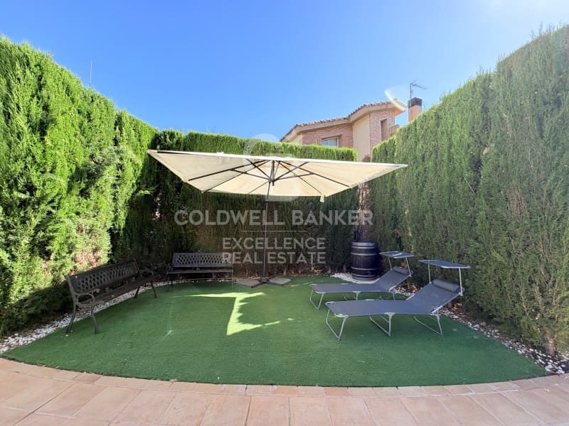 5 Zimmer Villa zu verkaufen in Chiva mit Pool Garage - 850.000 € (Ref: 9929067)
