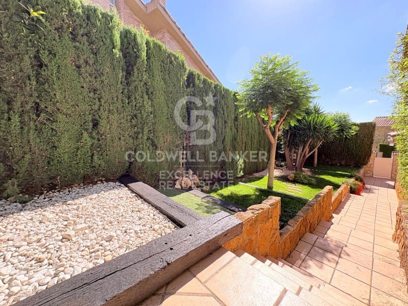 5 Zimmer Villa zu verkaufen in Chiva mit Pool Garage - 850.000 € (Ref: 9929067)