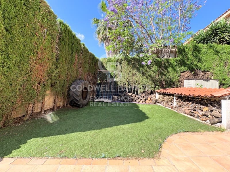 5 Zimmer Villa zu verkaufen in Chiva mit Pool Garage - 850.000 € (Ref: 9929067)