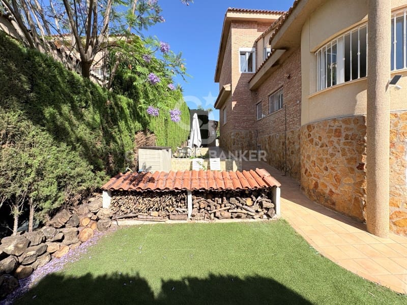 5 Zimmer Villa zu verkaufen in Chiva mit Pool Garage - 850.000 € (Ref: 9929067)