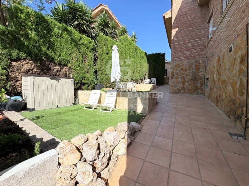 5 Zimmer Villa zu verkaufen in Chiva mit Pool Garage - 850.000 € (Ref: 9929067)
