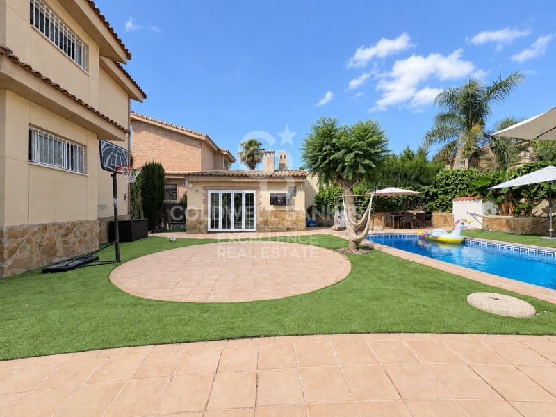 5 bedroom Villa for sale in Chiva with pool garage - € 850,000 (Ref: 9929067)