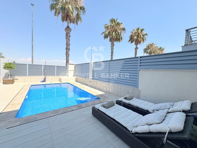 4 soveværelse Semi-Rækkehus til salg i Burriana / Borriana med swimmingpool garage - € 450.000 (Ref: 9978518)