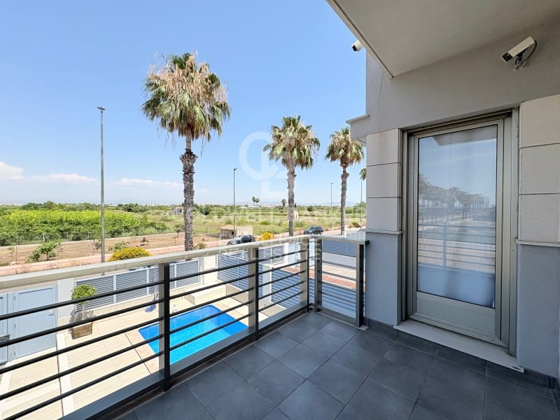 4 soveværelse Semi-Rækkehus til salg i Burriana / Borriana med swimmingpool garage - € 450.000 (Ref: 9978518)