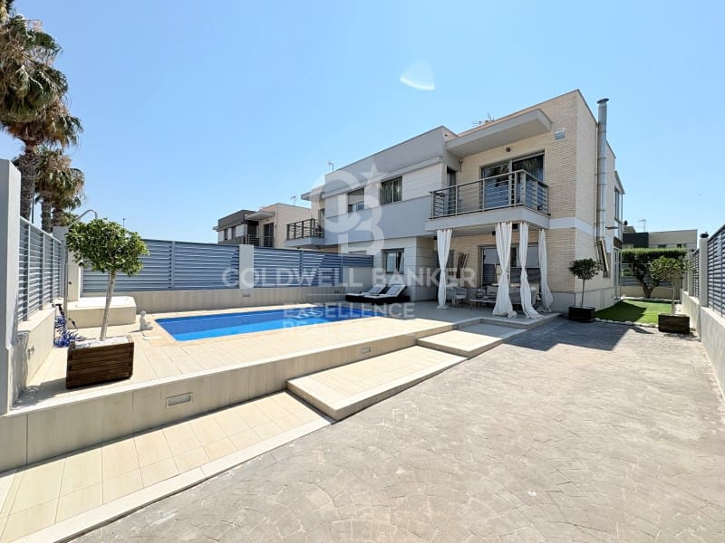 4 soveværelse Semi-Rækkehus til salg i Burriana / Borriana med swimmingpool garage - € 450.000 (Ref: 9978518)