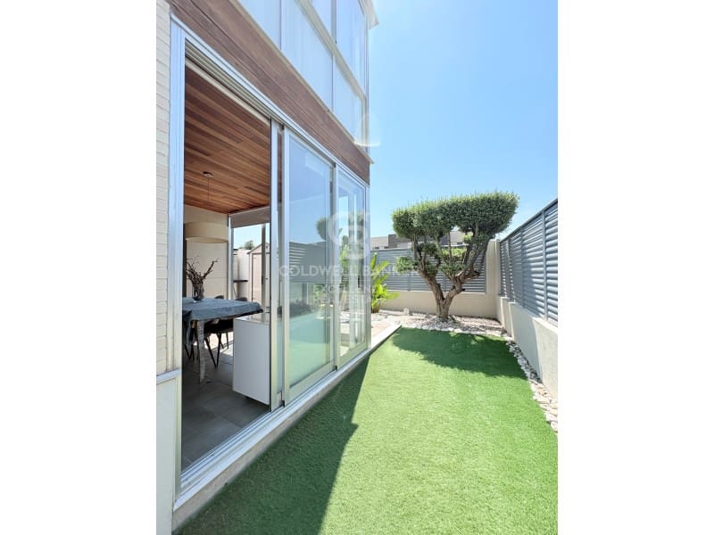 4 soveværelse Semi-Rækkehus til salg i Burriana / Borriana med swimmingpool garage - € 450.000 (Ref: 9978518)