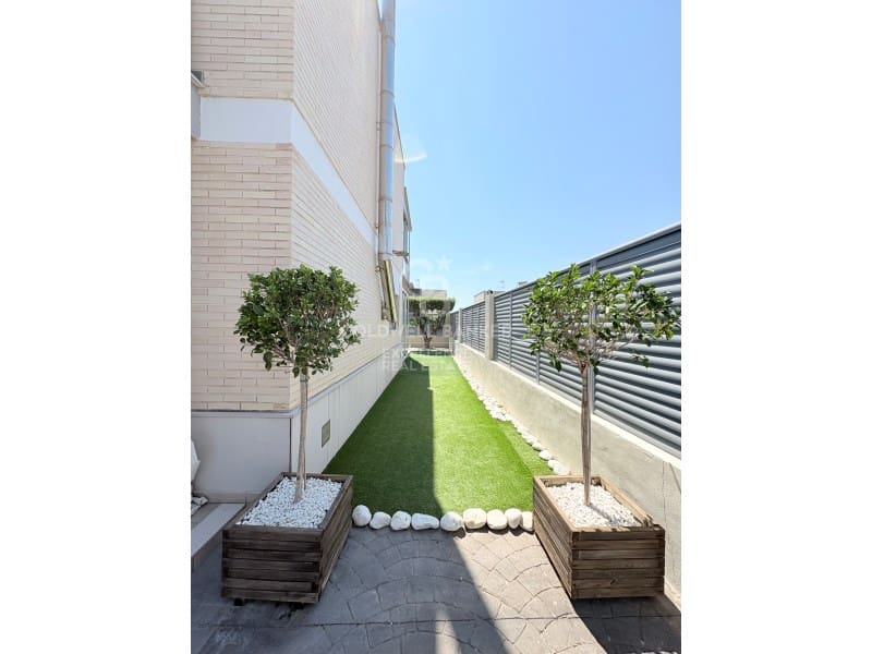 4 soveværelse Semi-Rækkehus til salg i Burriana / Borriana med swimmingpool garage - € 450.000 (Ref: 9978518)
