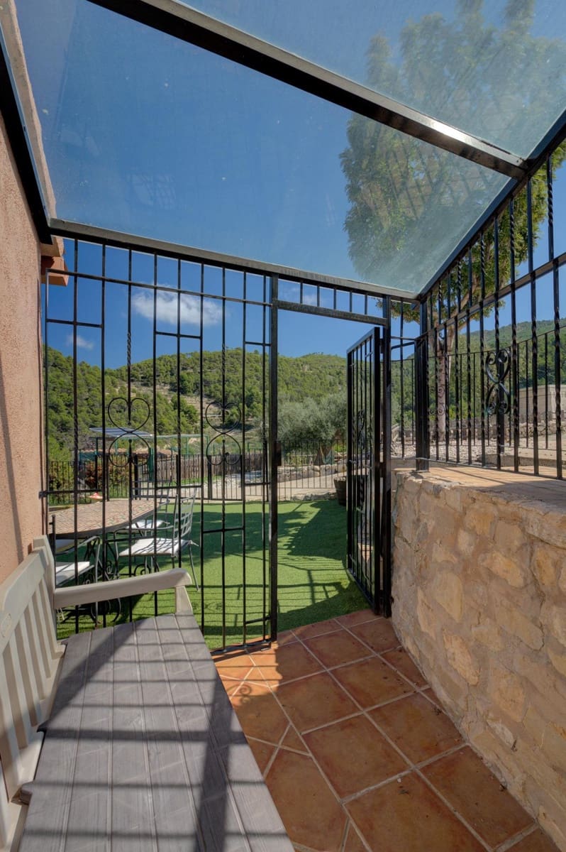 5 bedroom Finca/Country House for sale in Torremanzanas with pool garage - € 895,000 (Ref: 8691795)