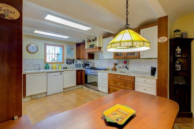 5 bedroom Finca/Country House for sale in Torremanzanas with pool garage - € 895,000 (Ref: 8691795)