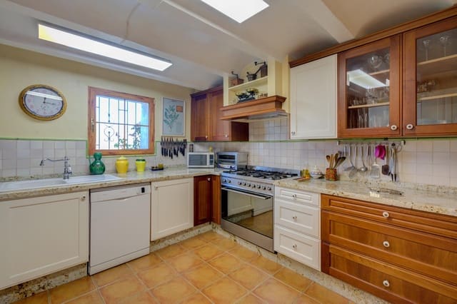 5 bedroom Finca/Country House for sale in Torremanzanas with pool garage - € 895,000 (Ref: 8691795)