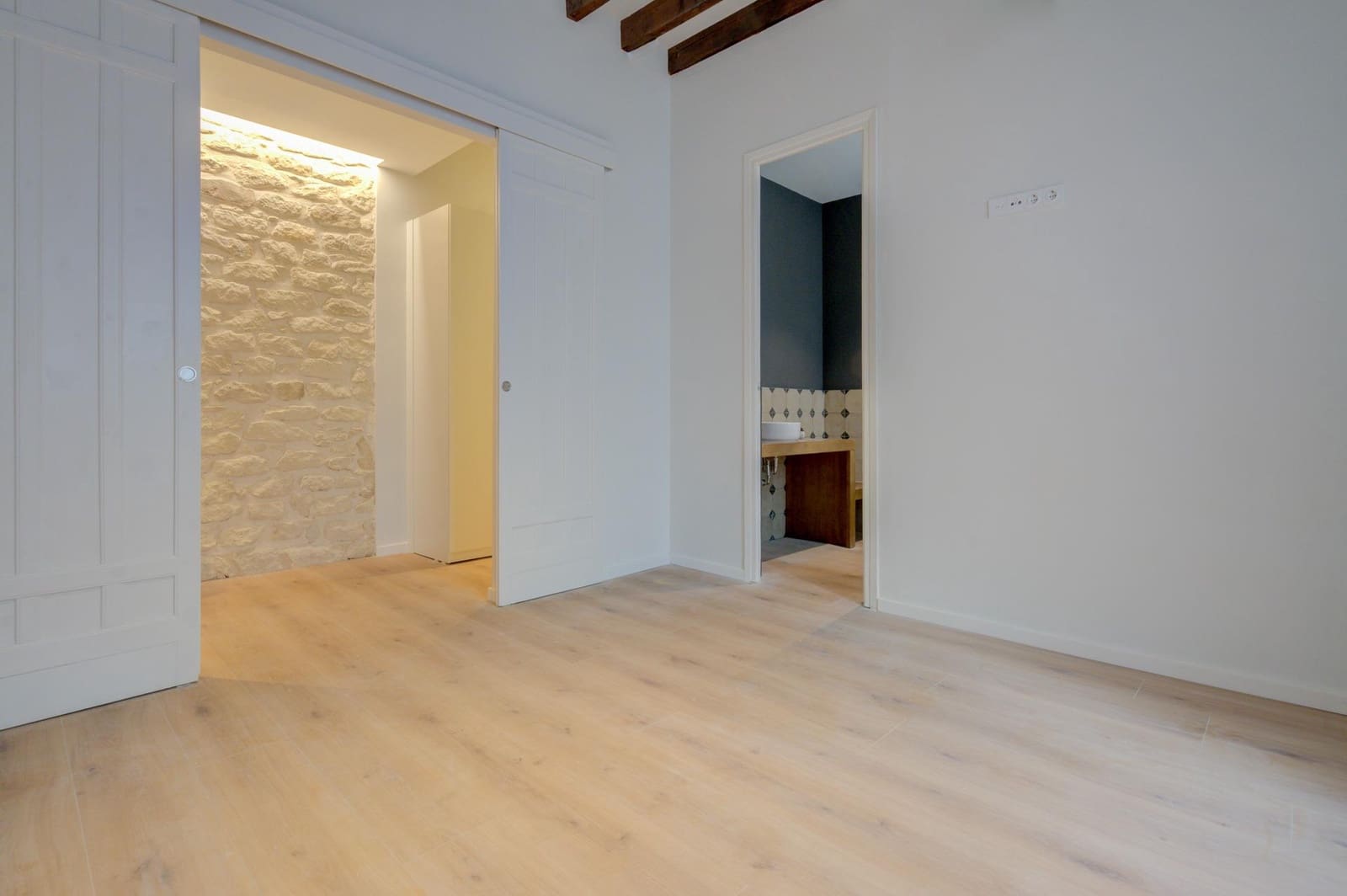 2 bedroom Flat for rent in Alicante / Alacant city - € 1,800 (Ref: 8836536)