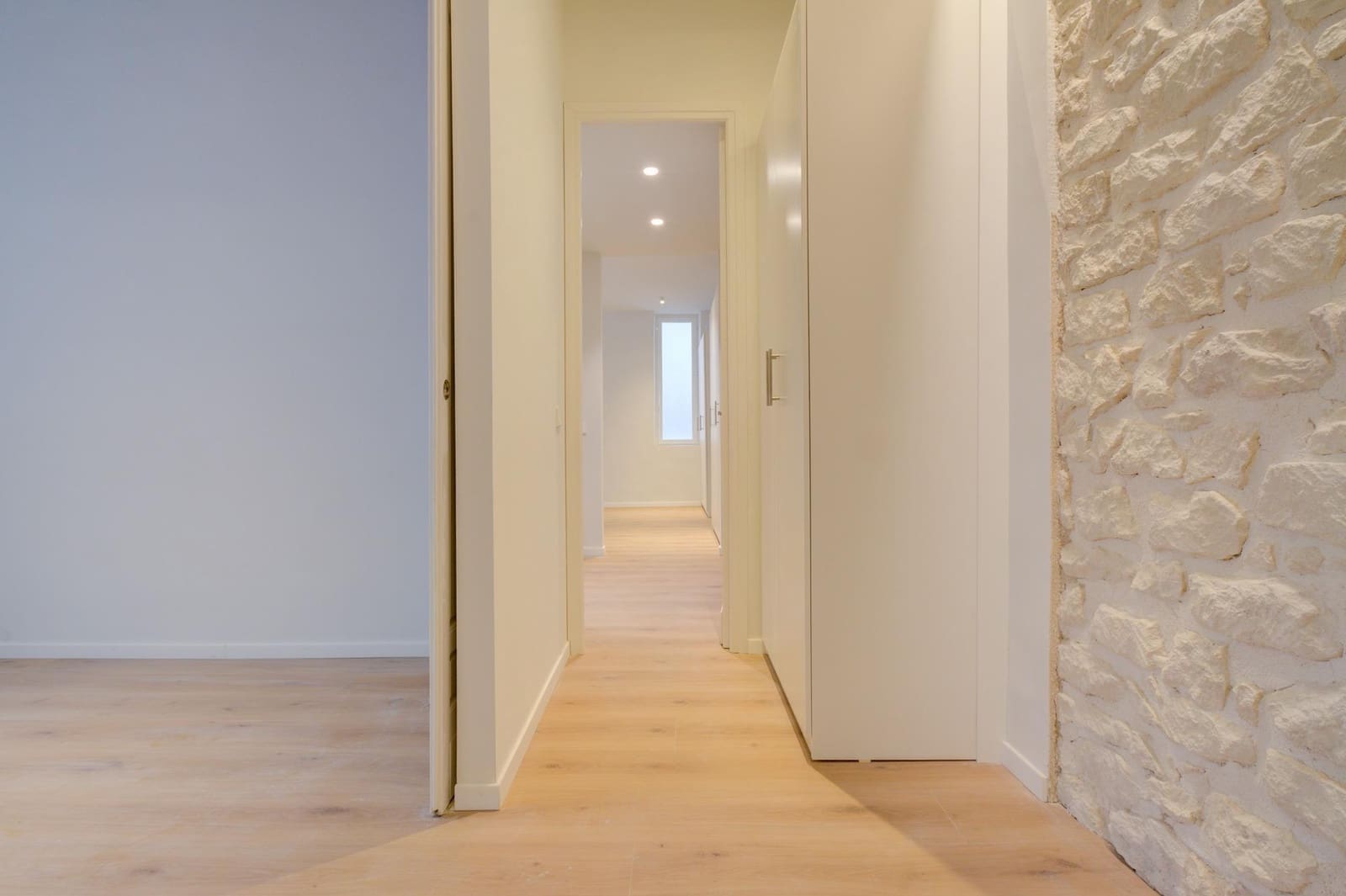 2 bedroom Flat for rent in Alicante / Alacant city - € 1,800 (Ref: 8836536)