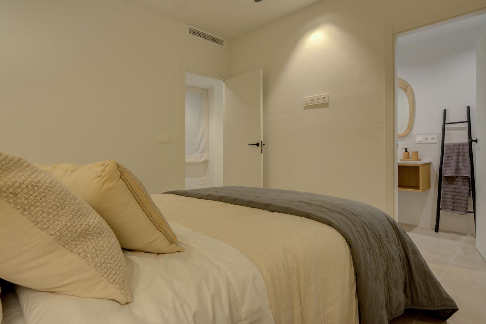 2 sovrum Lägenhet att hyra i Alicante stad - 1 850 € (Ref: 8988444)