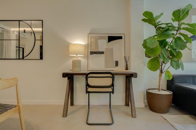 2 bedroom Flat for rent in Casco Antiguo - Sant Cruz - Ayuntamiento, Alicante / Alacant city - € 1,850 (Ref: 8988444)