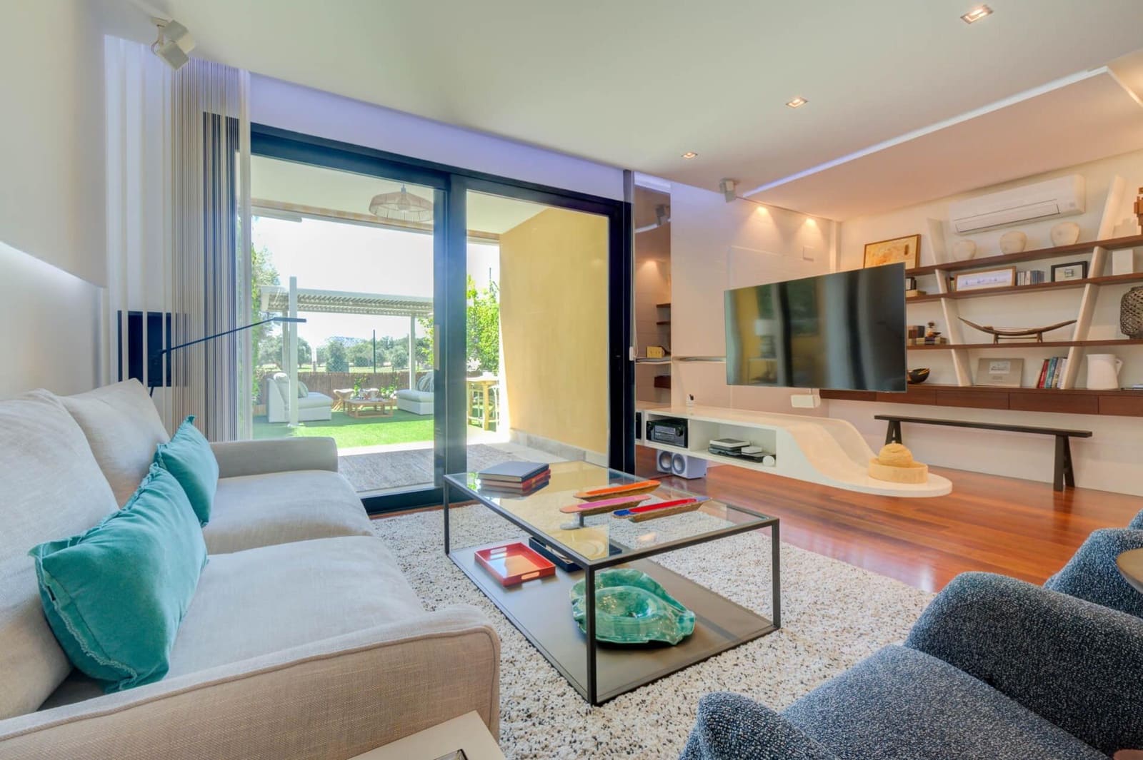4 soveværelse Byhus til salg i Playa de San Juan med swimmingpool garage - € 695.000 (Ref: 9007648)