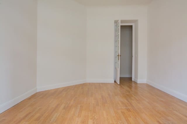 6 sovrum Kontor att hyra i Barrio del Centro, Alicante stad - 1 350 € (Ref: 9132270)