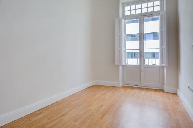 6 sovrum Kontor att hyra i Barrio del Centro, Alicante stad - 1 350 € (Ref: 9132270)
