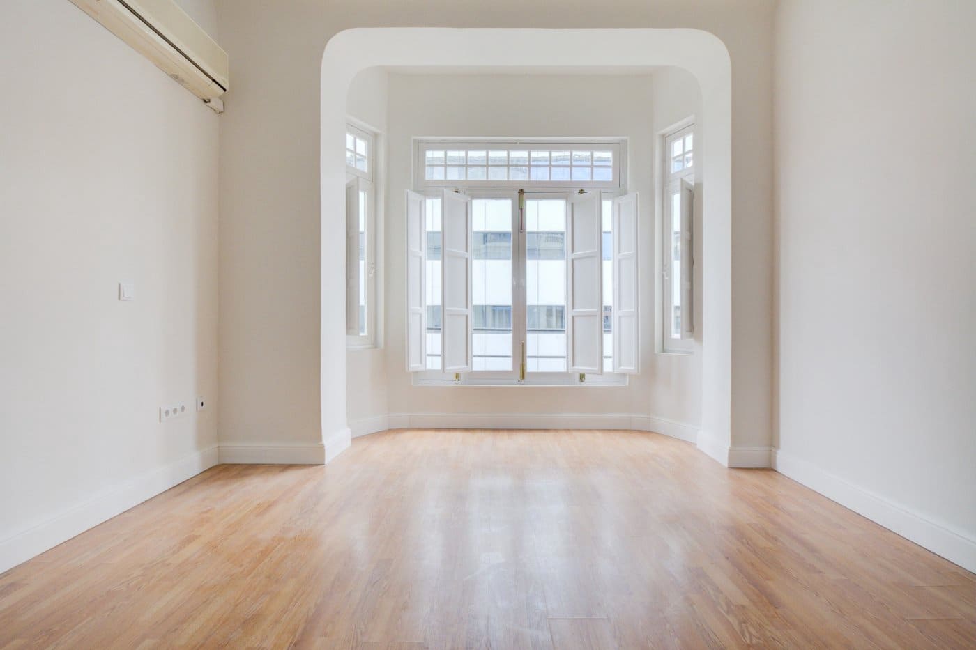 6 sovrum Kontor att hyra i Alicante stad - 1 350 € (Ref: 9132270)