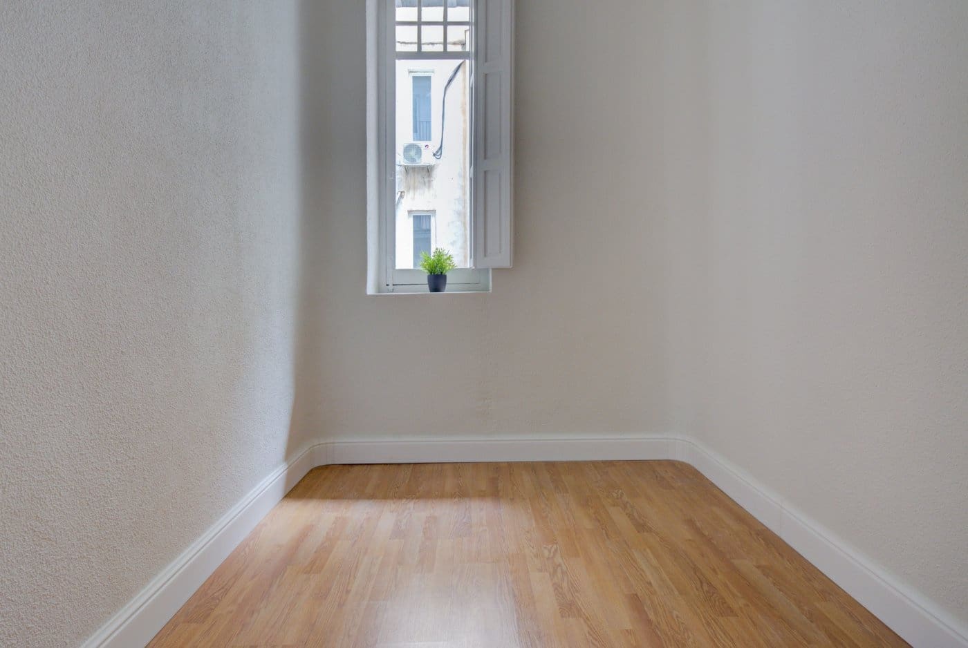 6 sovrum Kontor att hyra i Alicante stad - 1 350 € (Ref: 9132270)