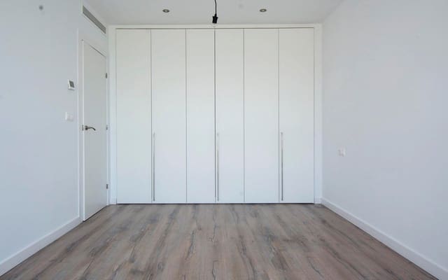 Appartement de 2 chambres à louer à Casco Antiguo - Sant Cruz - Ayuntamiento, Alicante ville - 1 400 € (Ref: 9188387)