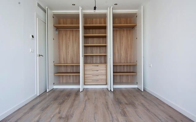 Appartement de 2 chambres à louer à Casco Antiguo - Sant Cruz - Ayuntamiento, Alicante ville - 1 400 € (Ref: 9188387)