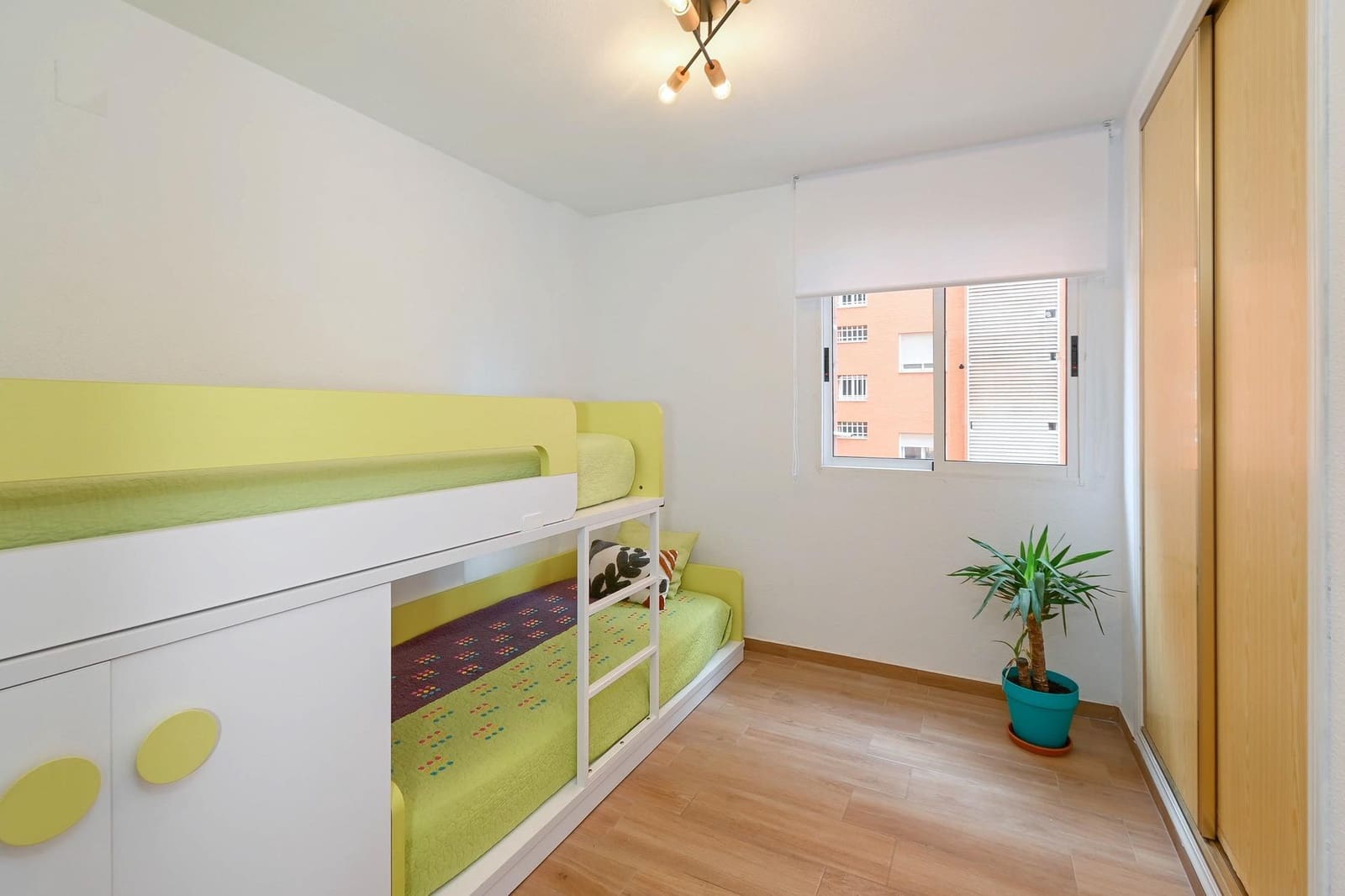 3 soveværelse Lejlighed til leje i Alicante by med swimmingpool garage - € 1.400 (Ref: 9326433)