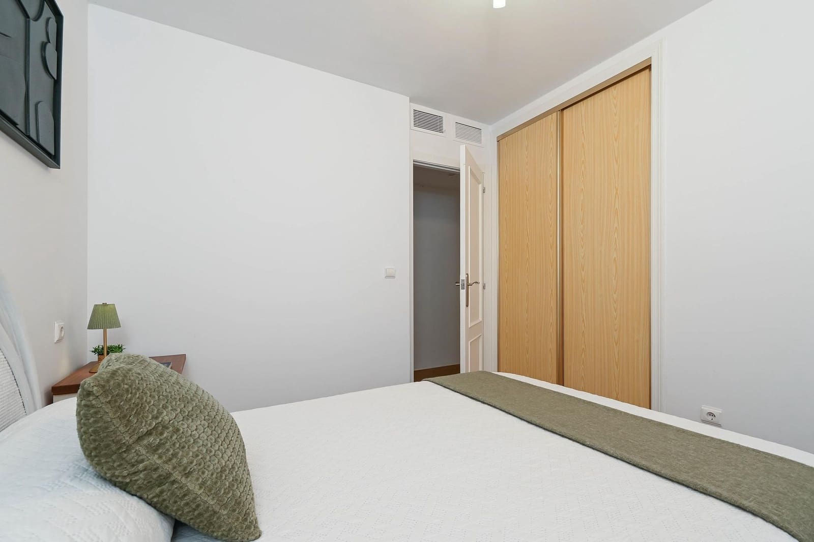 3 soveværelse Lejlighed til leje i Alicante by med swimmingpool garage - € 1.400 (Ref: 9326433)