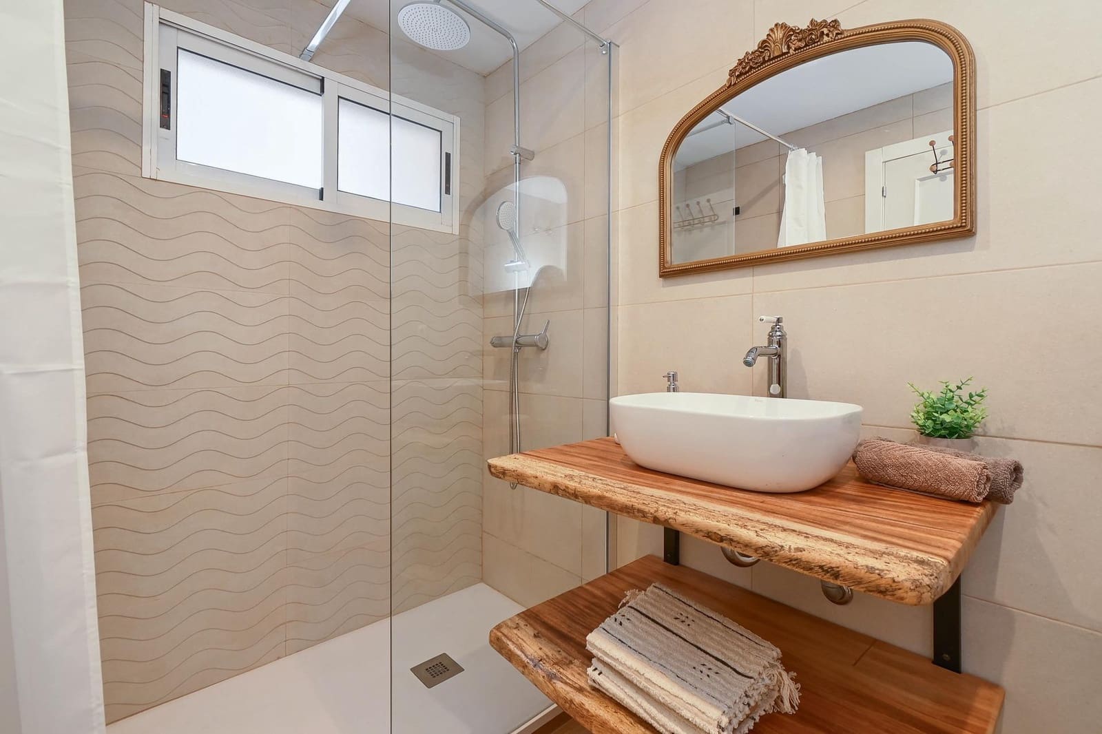 3 soveværelse Lejlighed til leje i Alicante by med swimmingpool garage - € 1.400 (Ref: 9326433)